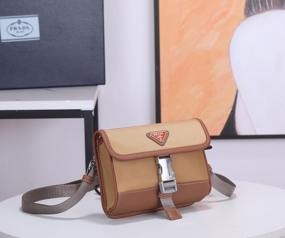 The new mini messenger bag with original box is shipped out  2ZH108   !The mini messenger bag shape is super unique and definitely worth getting for the small bag trend that's super popular right now! And it has an inexp