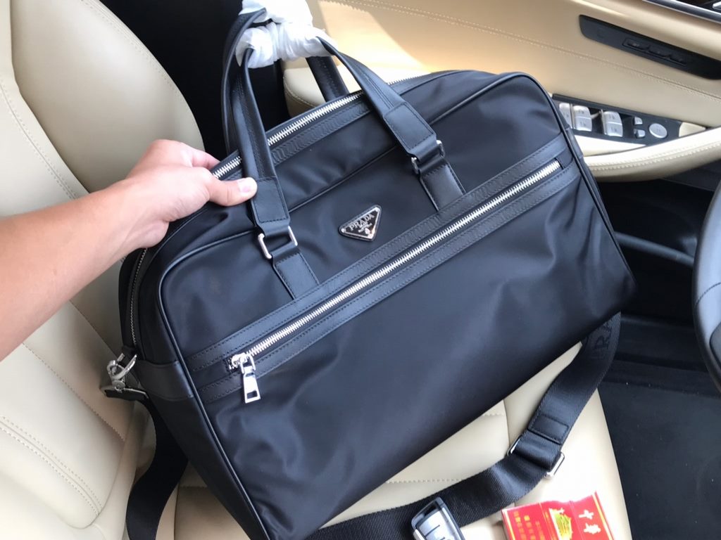 PRADA top original single       Prada counter explosion travel bag, fabric imported Oxford waterproof fabric with the Italian imported original cowhide   counter original hardware, the original lining. Top craftsmen fine