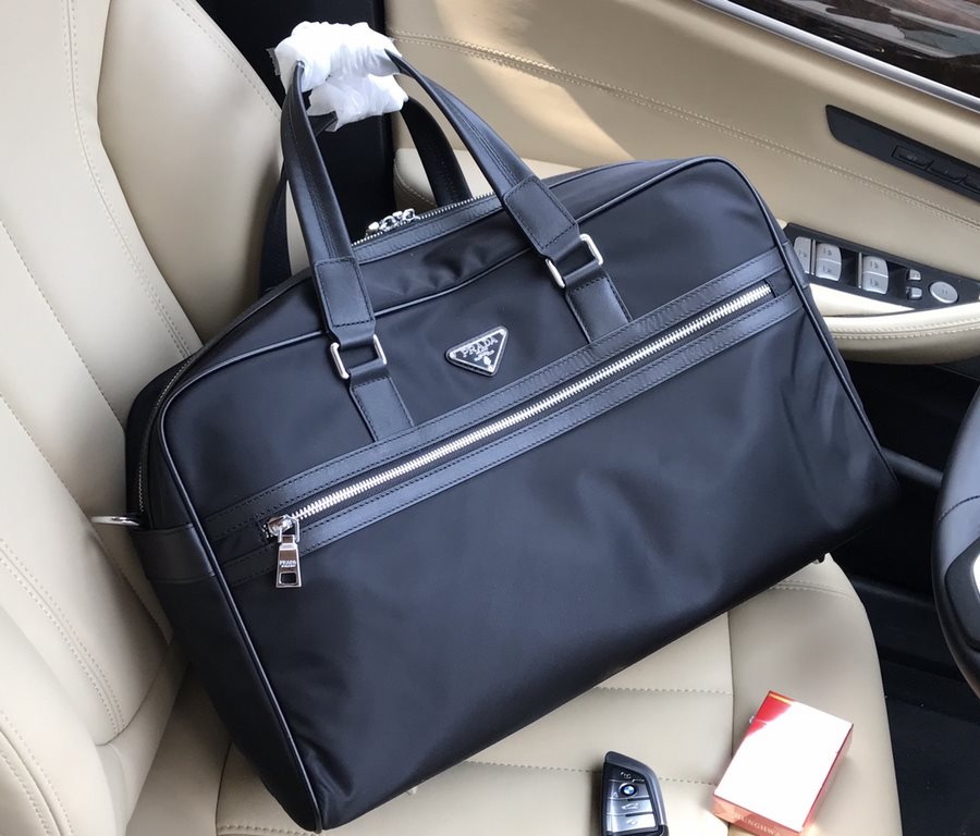 PRADA top original single       Prada counter explosion travel bag, fabric imported Oxford waterproof fabric with the Italian imported original cowhide   counter original hardware, the original lining. Top craftsmen fine