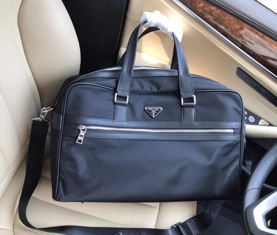 PRADA top original single       Prada counter explosion travel bag, fabric imported Oxford waterproof fabric with the Italian imported original cowhide   counter original hardware, the original lining. Top craftsmen fine