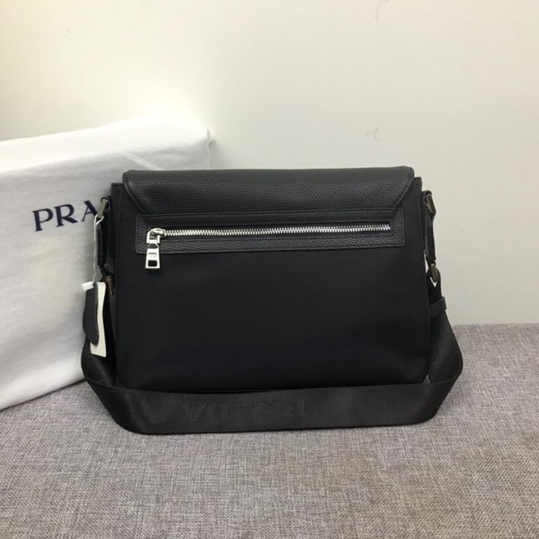 Prada     essential top original single small bag. Customized exclusive Italian imported cloth with cowhide production, look at the leather pattern, the market is absolutely unique, comfortable and delicate fabrics, simp