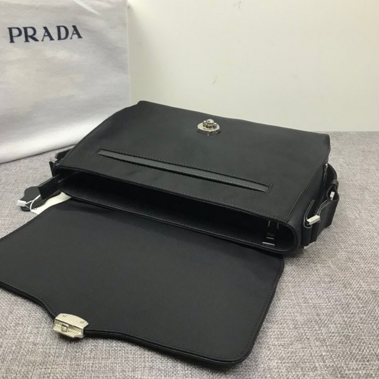 Prada     essential top original single small bag. Customized exclusive Italian imported cloth with cowhide production, look at the leather pattern, the market is absolutely unique, comfortable and delicate fabrics, simp