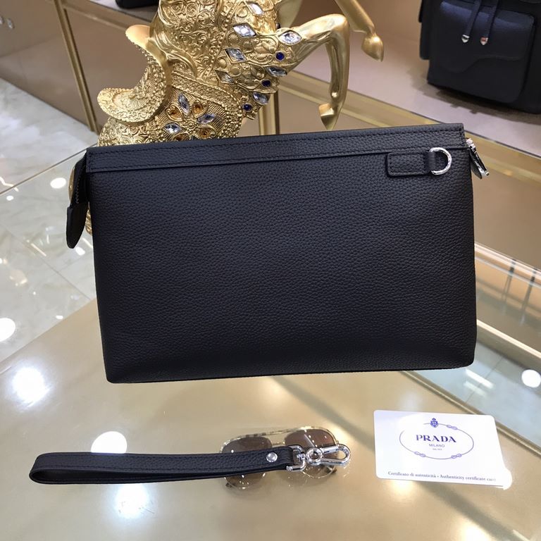 PRADA Prada Prada new clutch bag official website with the same step goods, fashionable style, high end gas! Using the first layer of imported leather cattle with the original hardware Home travel must-have products   Mo