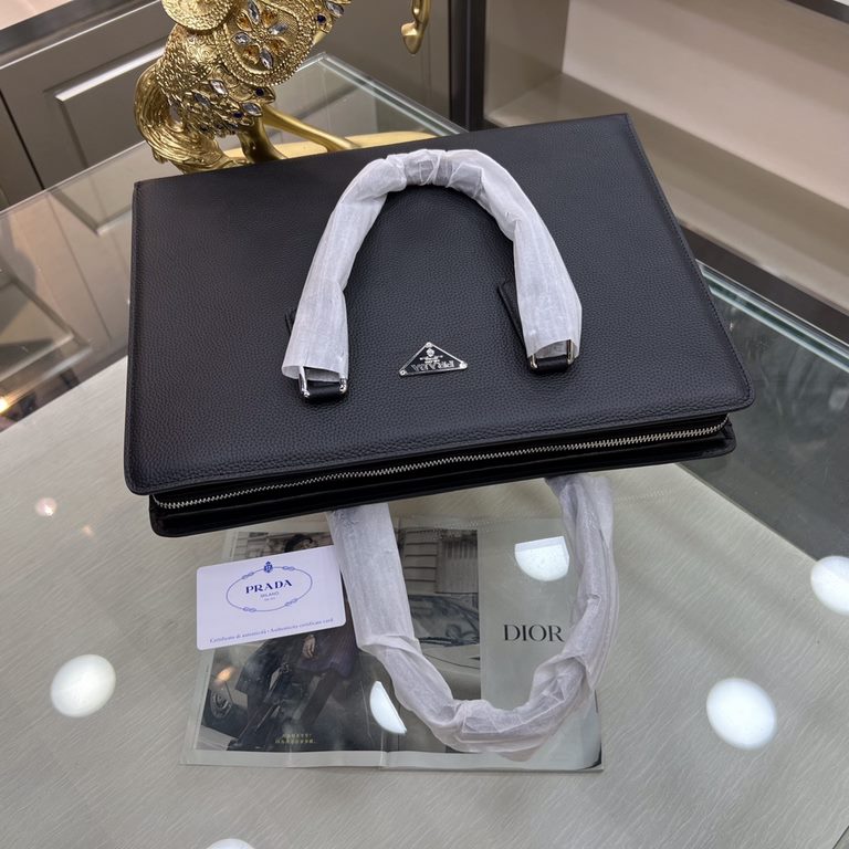 PRADA Prada New Briefcase Made of imported wrestled cowhide leather, top polished stainless steel finish metal accessories , front exterior triangular enamel logo, simple and generous business Successful men's favorite  