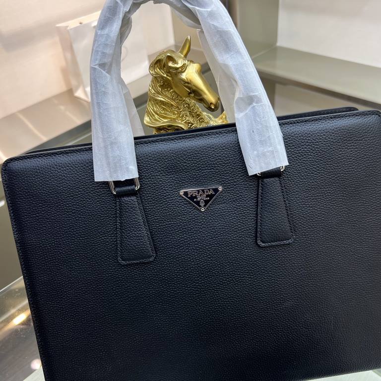 PRADA Prada New Briefcase Made of imported wrestled cowhide leather, top polished stainless steel finish metal accessories , front exterior triangular enamel logo, simple and generous business Successful men's favorite  