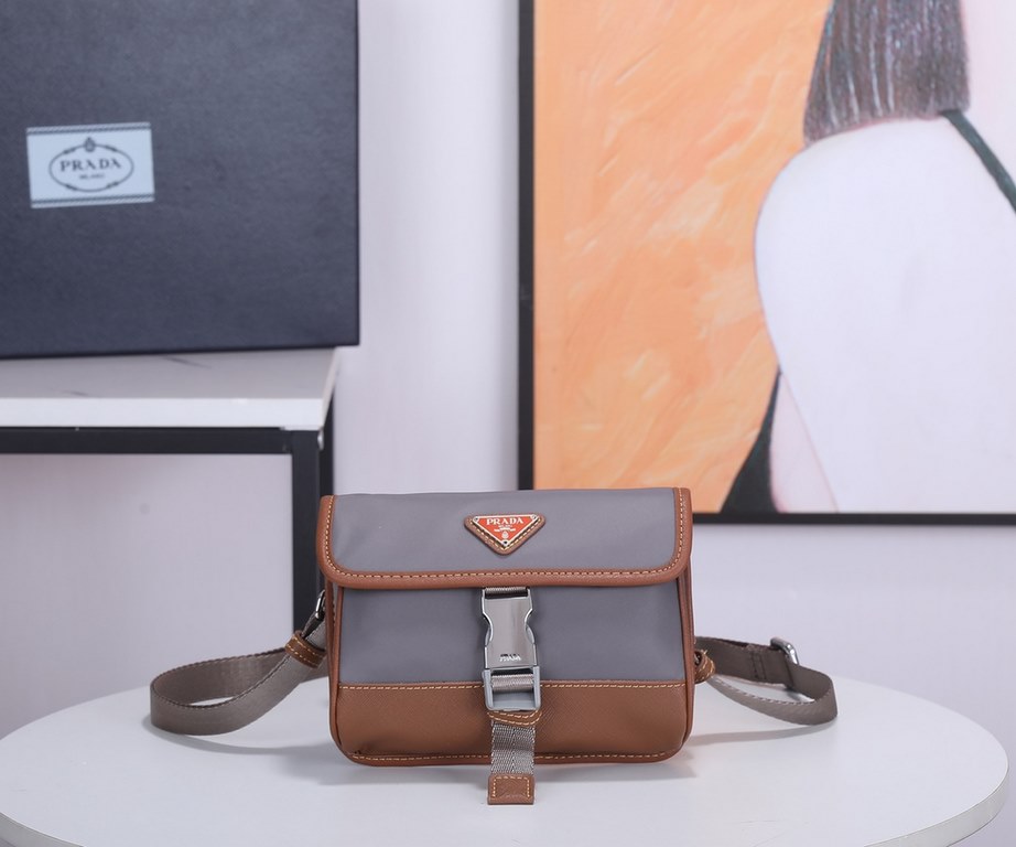 The new mini messenger bag with original box is shipped out  2ZH108   !The mini messenger bag shape is super unique and definitely worth getting for the small bag trend that's super popular right now! And it has an inexp