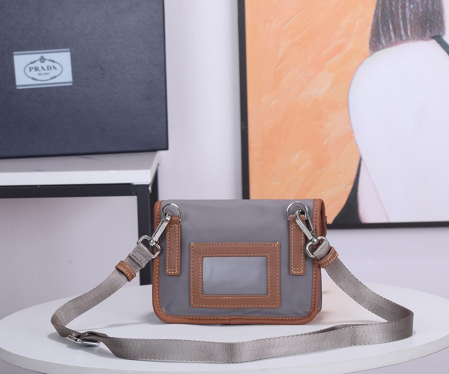 The new mini messenger bag with original box is shipped out  2ZH108   !The mini messenger bag shape is super unique and definitely worth getting for the small bag trend that's super popular right now! And it has an inexp