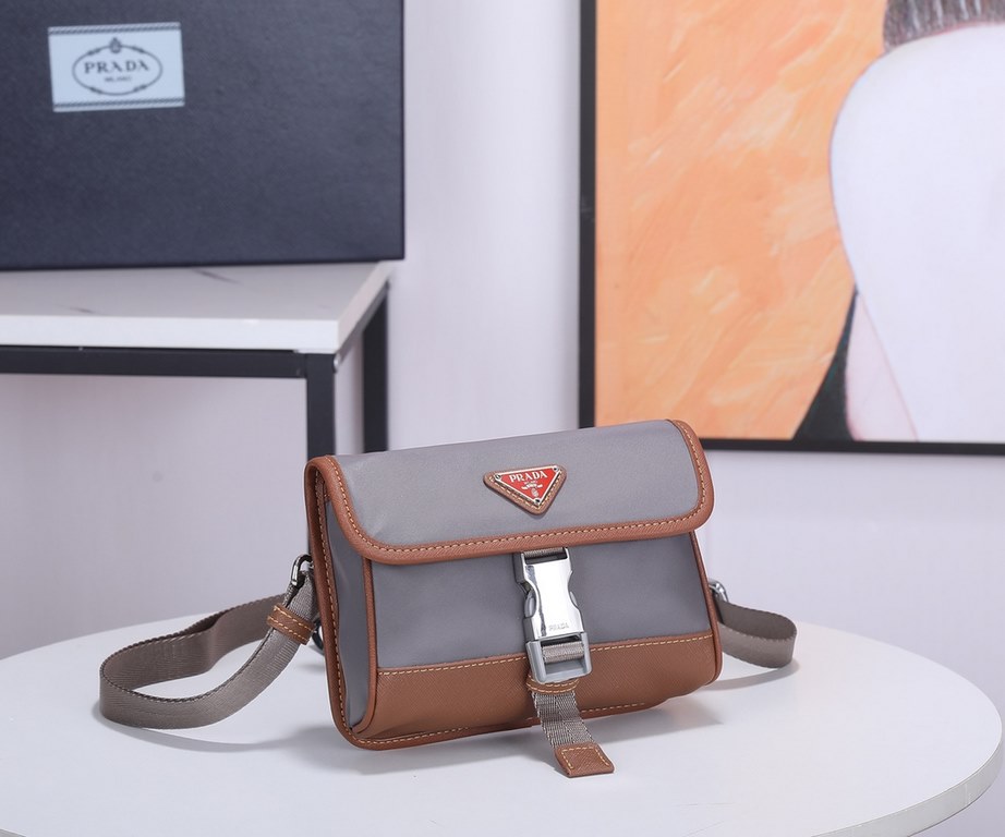 The new mini messenger bag with original box is shipped out  2ZH108   !The mini messenger bag shape is super unique and definitely worth getting for the small bag trend that's super popular right now! And it has an inexp