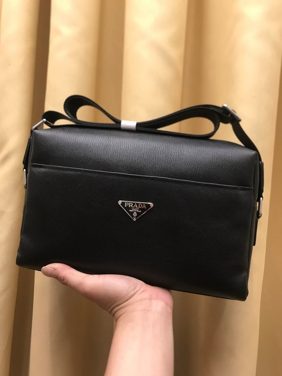 2023 Spring Launch Luxury   P family   Crossbody men's bags selected leather in platinum - high-grade imported cowhide, imported cowhide lining design   uniform alignment [lightning] oversized internal space   unique des