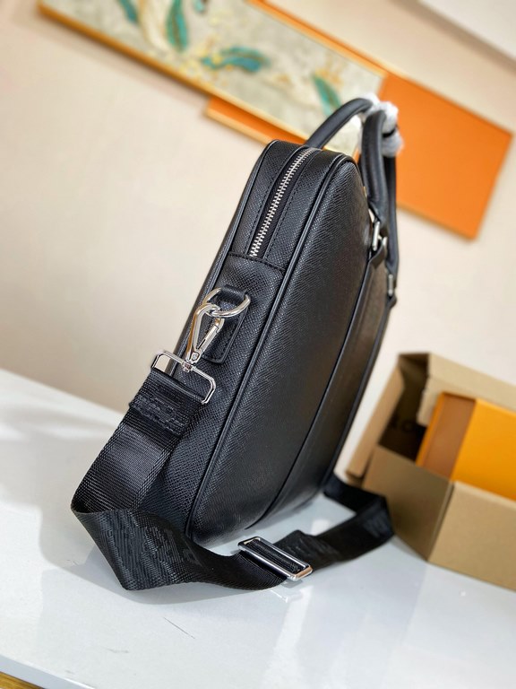 秘秘 [Prada 8026]    Counter the latest explosion of men's briefcases, heavy money to create a new channel goods   Energetic   Ideal for men's   Original hardware  LOGO clear and unparalleled   Top head-layer Cowhide   qua