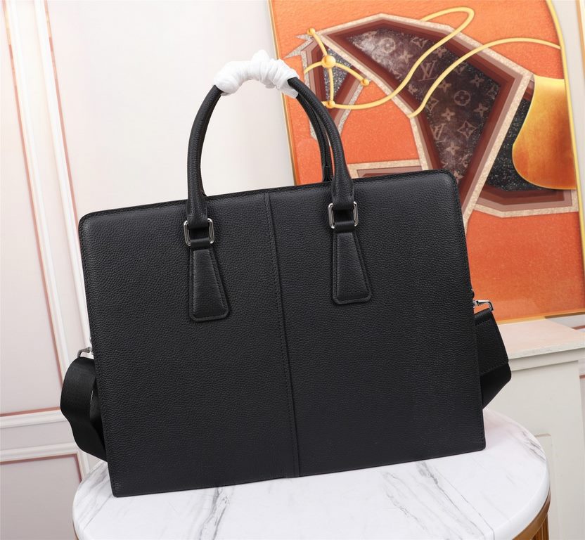 【Top Original Quality】 2022 Newest Prada Briefcase The original European imported cowhide outlines the iconic lines, made with imported equipment, fashionable and trendy, counter quality, more zipper pockets and internal