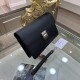 PRADA Prada new men's stereotypical clutch bag, made of imported cross grain cowhide leather, with top quality hardware, is one of the best in the handbag series. It is suitable for both businessmen and trendsetters. [co