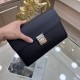 PRADA Prada new men's stereotypical clutch bag, made of imported cross grain cowhide leather, with top quality hardware, is one of the best in the handbag series. It is suitable for both businessmen and trendsetters. [co