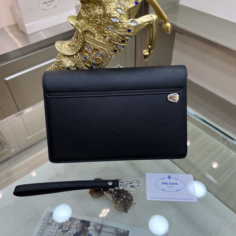 PRADA Prada new men's stereotypical clutch bag, made of imported cross grain cowhide leather, with top quality hardware, is one of the best in the handbag series. It is suitable for both businessmen and trendsetters. [co