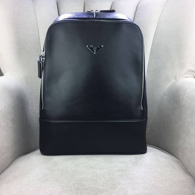 top goods Prada backpack    classic hot shipment pull, without adding any effect) top imported original cowhide, ultra-high definition hardware logo logo, ultra-comfortable feel soft leather, ultra-high-tech leather desi