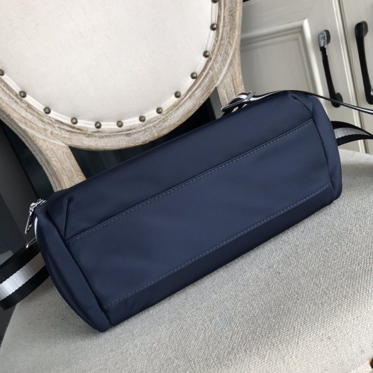 Top counter rat ruthless goods 2023 latest style Prada parachute tarpaulin with imported original leather casual crossbody hot models a large number of shipments to pull, clamoring counter goods   top original single goo