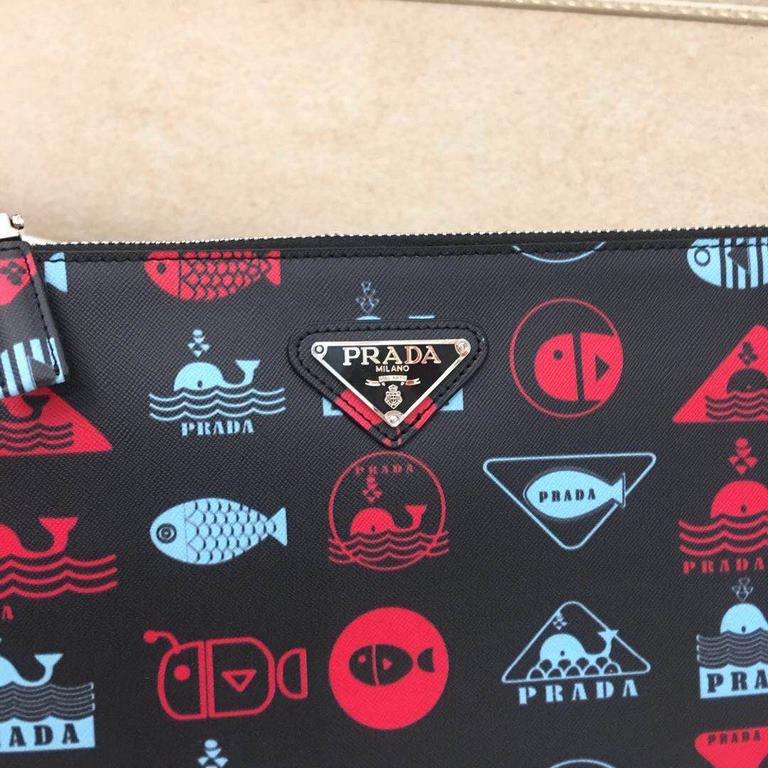 Exclusive  [Original Goods] Prada Clutch BagModel 8113Size 28-17Counter new    heavy hit version of the replica   original leather replica   leather super soft   oversized capacity   customized counter original hardware 