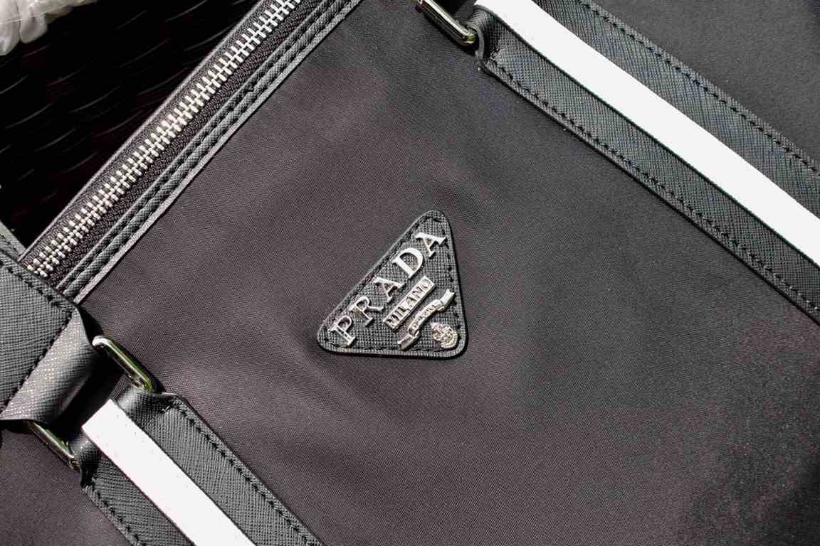 Lot, original quality prada travel bag [Product Specifications] W40xH36xD13cm. [Product Material] imported parachute cloth.          【Product Details】：Black color, give goods 【Product Model】：0328-1.