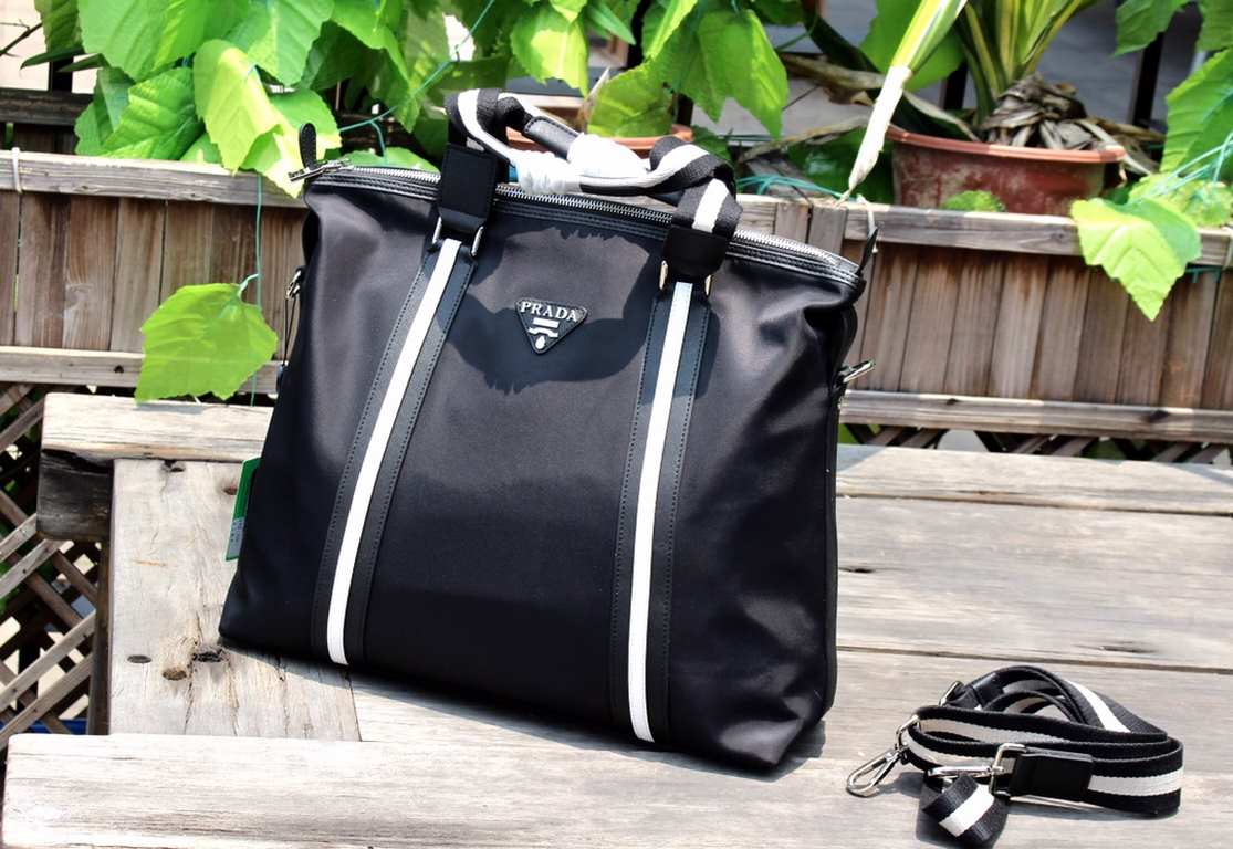 Lot, original quality prada travel bag [Product Specifications] W40xH36xD13cm. [Product Material] imported parachute cloth.          【Product Details】：Black color, give goods 【Product Model】：0328-1.