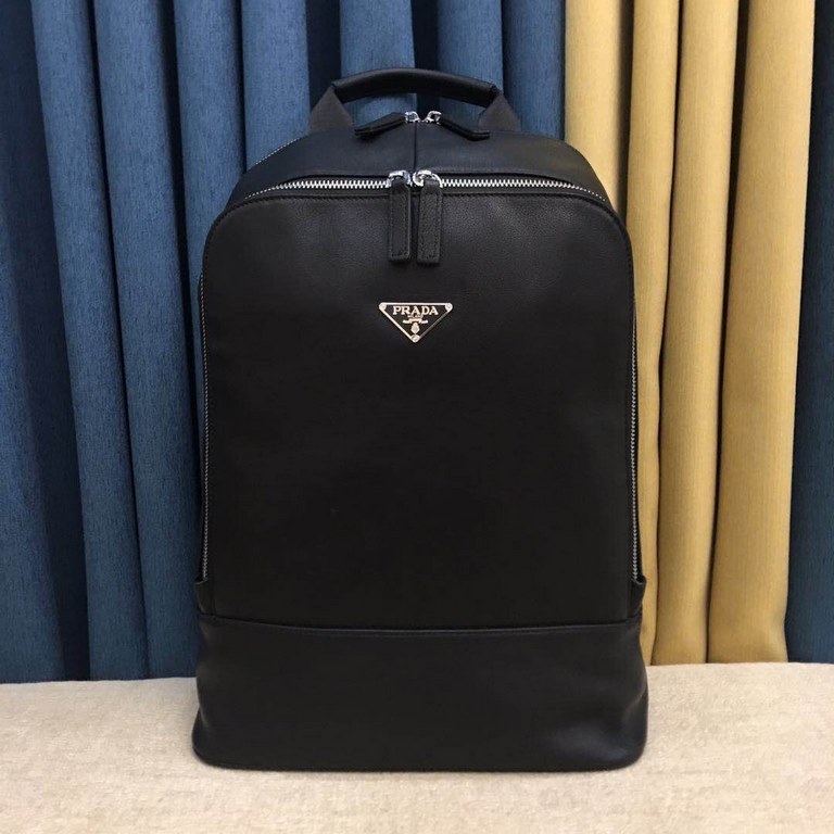 top goods Prada backpack    classic hot shipment pull, without adding any effect) top imported original cowhide, ultra-high definition hardware logo logo, ultra-comfortable feel soft leather, ultra-high-tech leather desi