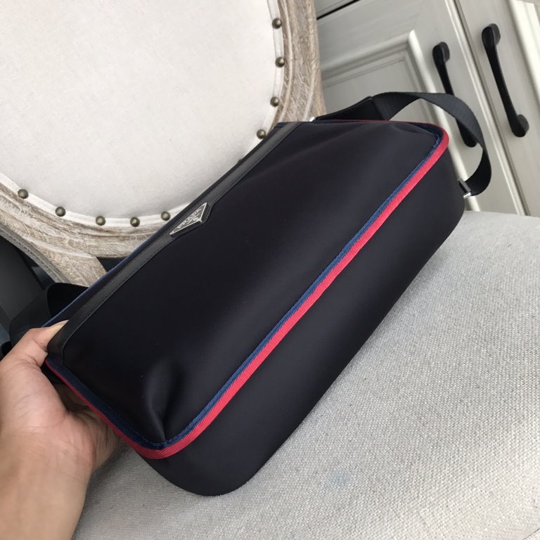 Top counter mouse goods 2022 latest style Prada parachute nylon cloth satchel super hot models a large number of shipments to pull, clamoring counter goods   top original single goods   paper talking about bragging right