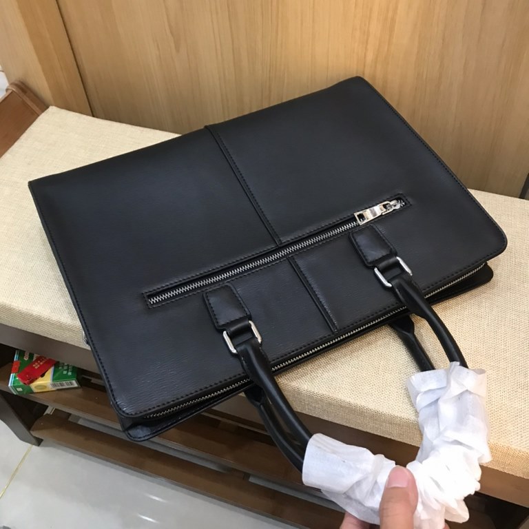 Out of the shipment [Heyha] PRADA Prada. Briefcase Genuine YKK hardware, get your hands on you understand how good Italy    imported striped cowhide (market exclusivity), removable shoulder strap, the size of the body ca