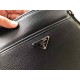 Model 33012-2. Model 33012-2. PRADA Prada original single channel goods simple atmospheric models version of the very good effect of the original hardware accessories leather special soft counter size 25x27x5.