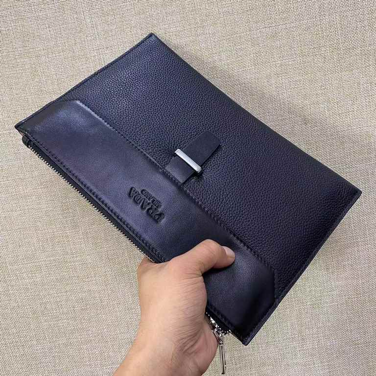 Popular item! Cowhide handbag clutch bag. Drunken new men's bag arrived. Workmanship look at the details, every place is incomparable, exquisite and delicate. The market's most cattle goods, has always insisted on high-e