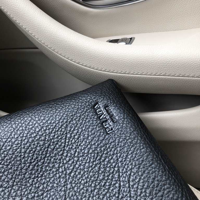 Out of the shipment [Heyha] PRADA Prada. Briefcase Genuine YKK hardware, get your hands on you understand how good Italy    imported elephant grain cowhide (market exclusivity), removable shoulder strap, the size of the 