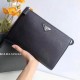 ￥Prada  Soft leather clutch bag! Classic triangular mark   soft original lychee grain cowhide leather   the most classic stowage version   the most suitable for the hands of the size 27-18-6cm, model number 8085