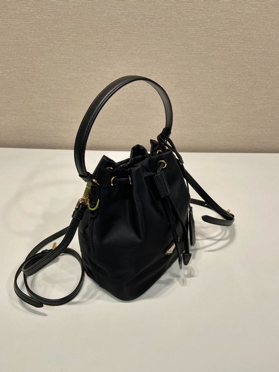 New Bucket Bag 1BE067 Upgraded     Made of imported nylon fabric and top-grade gold hardware, this bucket bag carries the brand's original and unique expression of extraordinary beauty. Equipped with a detachable and adj