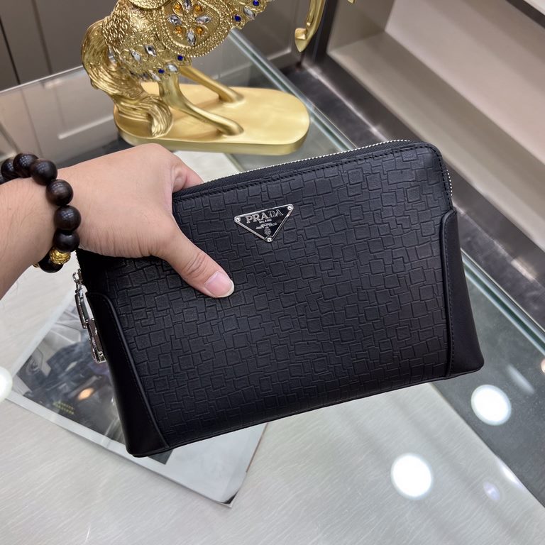 PRADA Prada New Clutch Bag Made of imported cowhide leather with combination lock, top polished stainless steel finish metal fittings, front exterior triangular enamel logo, simple and generous business style Successful 