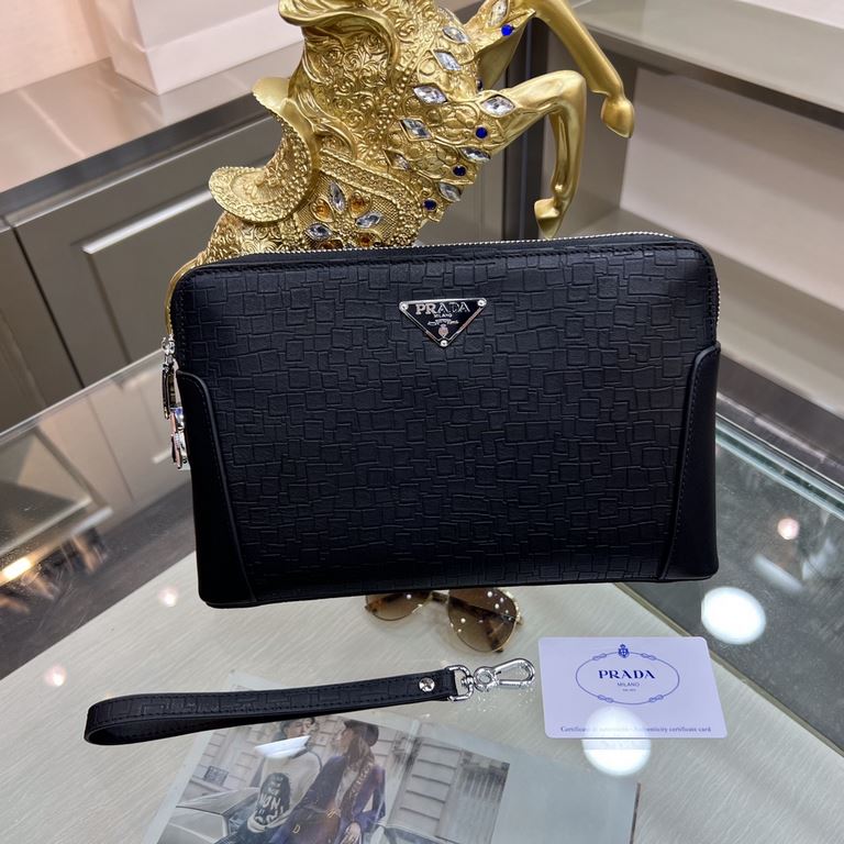 PRADA Prada New Clutch Bag Made of imported cowhide leather with combination lock, top polished stainless steel finish metal fittings, front exterior triangular enamel logo, simple and generous business style Successful 