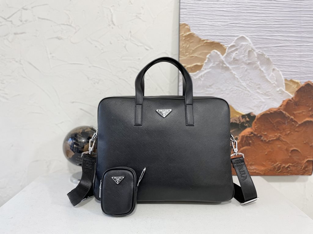 New [love] Prada single genuine new counter with high-end men's casual briefcase   workmanship is super refined and elegant. With imported raw materials cowhide special lining bag.