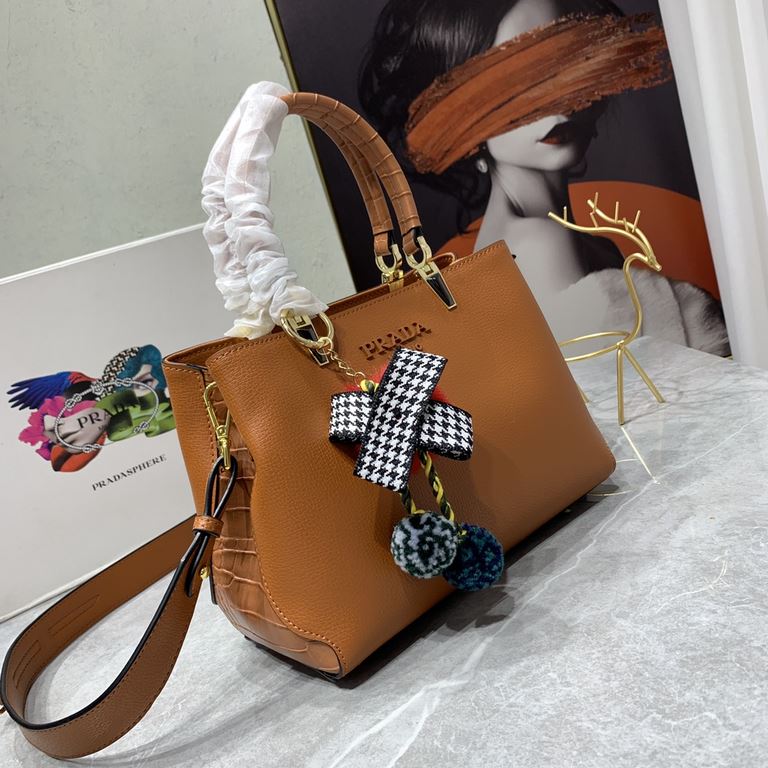 The P's 5003# palm print with crocodile pattern   hot debut, using the official version of the hardware   original cowhide  Prada special lining, size 25-19-13cm handbag with a long shoulder strap   physical shooting  , 