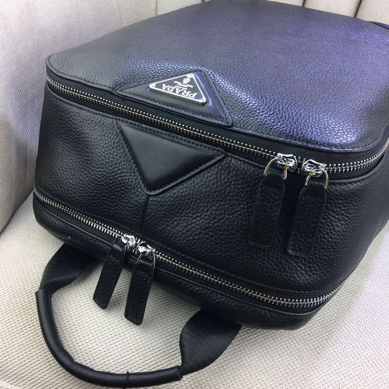 top goods Prada backpack    classic hot shipment pull, without adding any effect) top imported original cowhide, ultra-high definition hardware logo logo, ultra-comfortable feel soft soft leather, ultra-high-tech leather