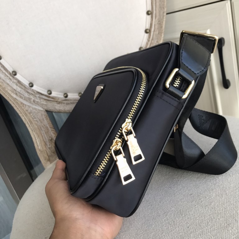 Top counter mouse goods 2021 latest style Prada nylon cloth satchel super hot models large number of shipments to pull, clamoring counter goods  top original single goods  paper talking about bragging rights we will not,