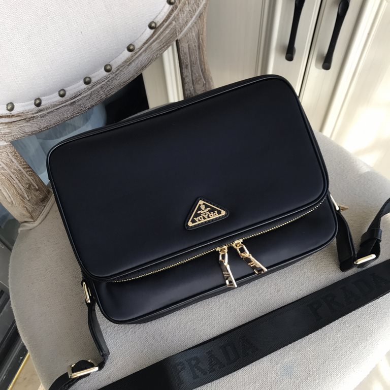 Top counter mouse goods 2021 latest style Prada nylon cloth satchel super hot models large number of shipments to pull, clamoring counter goods  top original single goods  paper talking about bragging rights we will not,