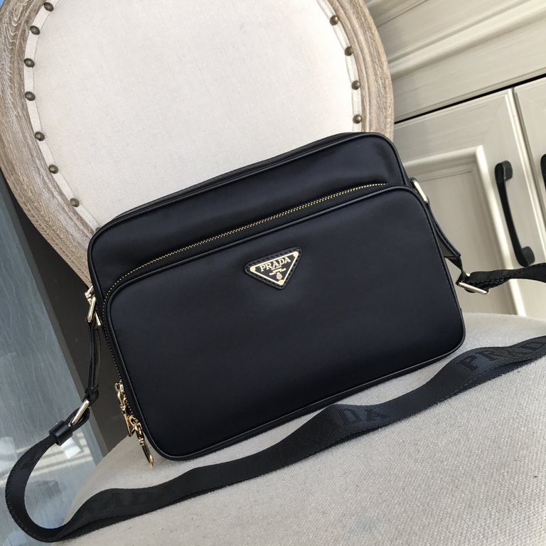 Top counter mouse goods 2021 latest style Prada nylon cloth satchel super hot models large number of shipments to pull, clamoring counter goods  top original single goods  paper talking about bragging rights we will not,