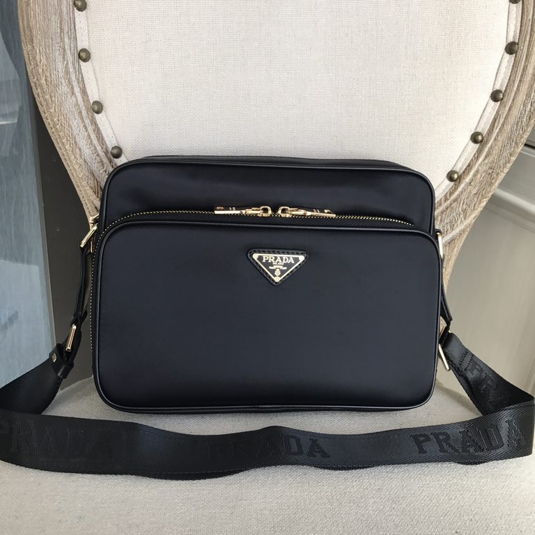 Top counter mouse goods 2021 latest style Prada nylon cloth satchel super hot models large number of shipments to pull, clamoring counter goods  top original single goods  paper talking about bragging rights we will not,