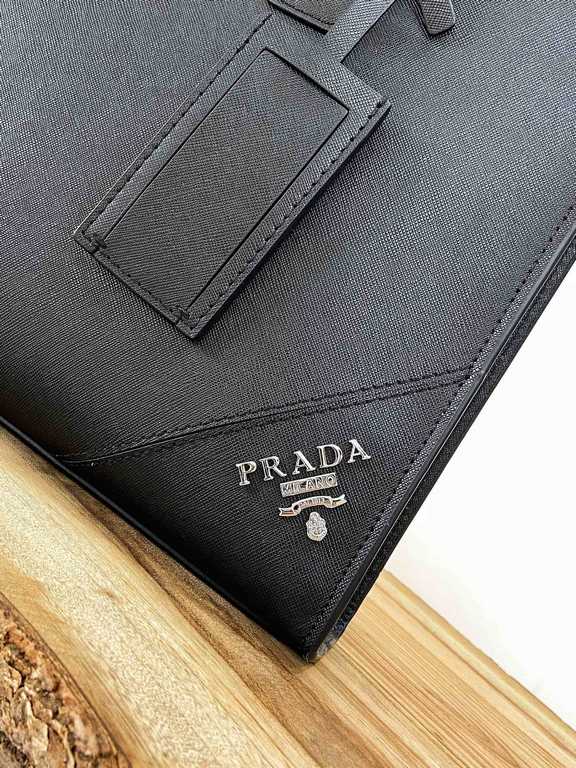 秘 [Prada 1804 】     counter the latest explosion of men's briefcases, heavy money to create a new channel goods   energetic   ideal for men's   the original hardware  LOGO is clear as a bell   top layer cowhide   Quality