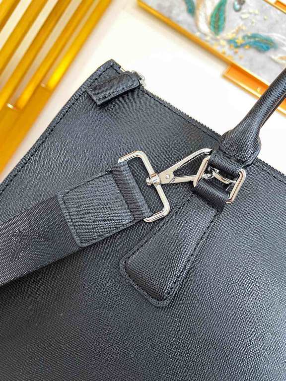 秘 [Prada 1804 】     counter the latest explosion of men's briefcases, heavy money to create a new channel goods   energetic   ideal for men's   the original hardware  LOGO is clear as a bell   top layer cowhide   Quality