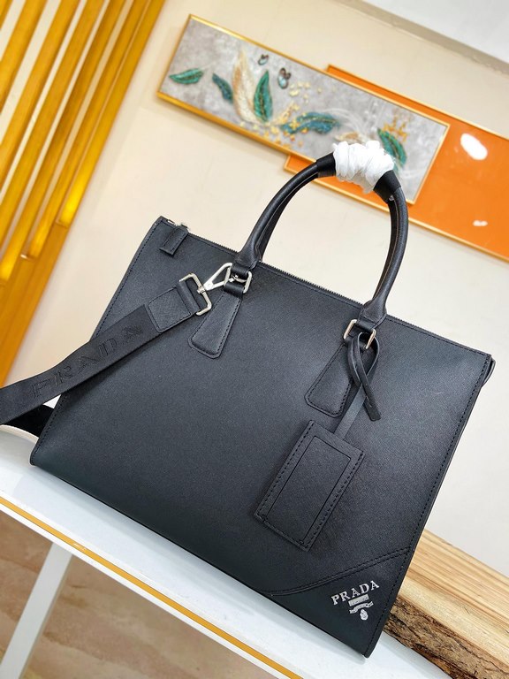 秘 [Prada 1804 】     counter the latest explosion of men's briefcases, heavy money to create a new channel goods   energetic   ideal for men's   the original hardware  LOGO is clear as a bell   top layer cowhide   Quality