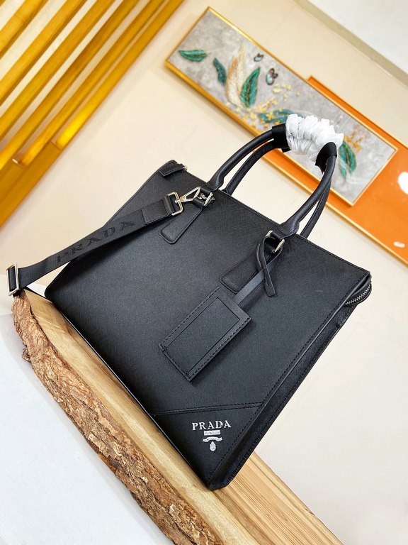 秘 [Prada 1804 】     counter the latest explosion of men's briefcases, heavy money to create a new channel goods   energetic   ideal for men's   the original hardware  LOGO is clear as a bell   top layer cowhide   Quality