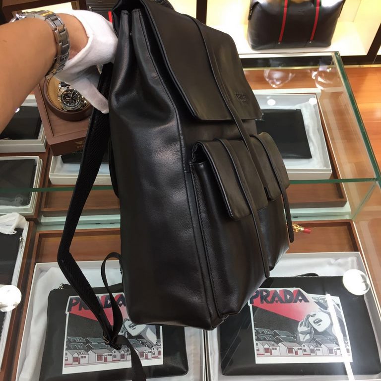 .    The original total official network 9671# top original goods Prada shoulder backpack, Italian calfskin, feel super soft and delicate, counter models, fashionable and practical style, absolute high-end goods. Special