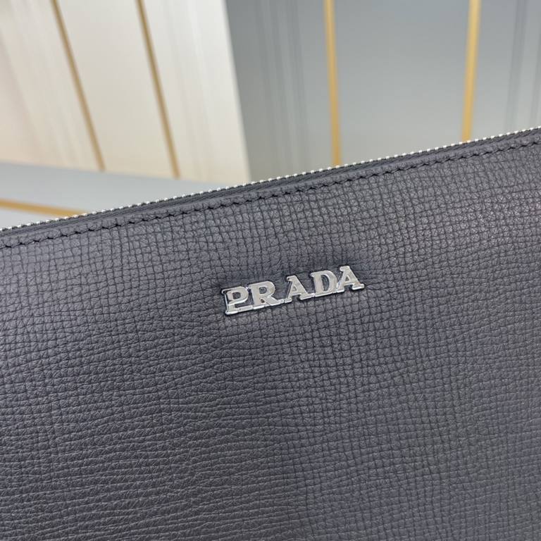 .   Original single goods [love] Prada original single genuine new counter with the same high-end men's casual clutch bag   workmanship is super refined and elegant. With imported raw materials cowhide counter special ha