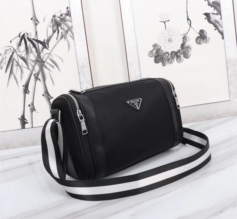 Top counter rat ruthless goods 2022 latest style Prada parachute tarpaulin with imported original leather casual crossbody bag fire models a large number of shipments to pull, clamoring counter goods   top original singl