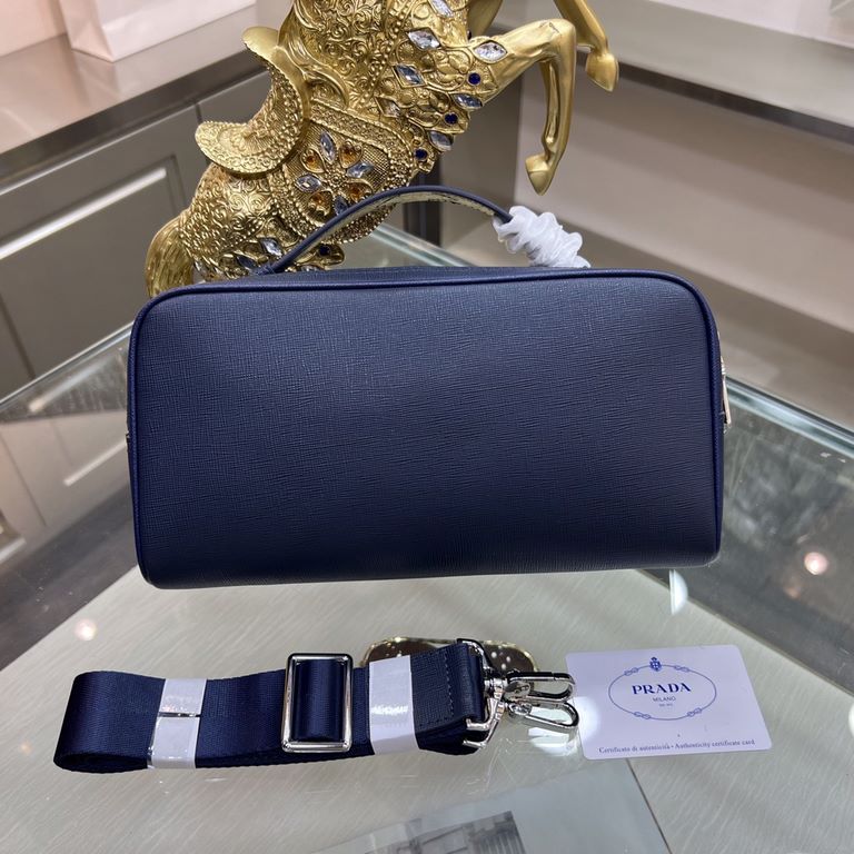 PRADA Prada new clutch bag, shoulder bag shipment, fashionable style, high end gas! Using the first layer of imported cross grain leather cattle with original hardware Home travel must-have products  Model 9508-3Size 27-