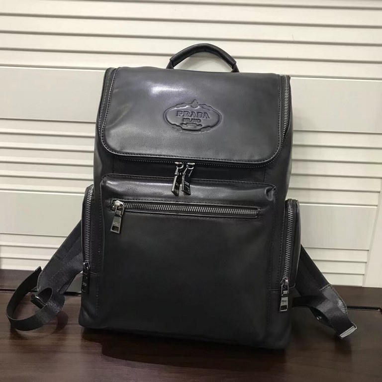 New backpack P home original Italian    This year's heavy money to create a new channel goods   Energetic business   Ideal for men's    LOGO is clear and unparalleled   Top imported cowhide! Unquestionable quality     So