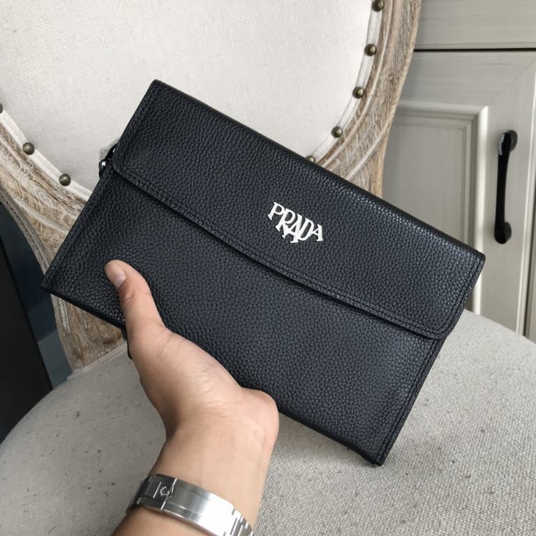 The top counter rat ruthless goods 2022 latest style Prada clutch bag fire models a large number of shipments to pull, clamoring counter goods   top original single goods   paper talking about bragging rights we will not